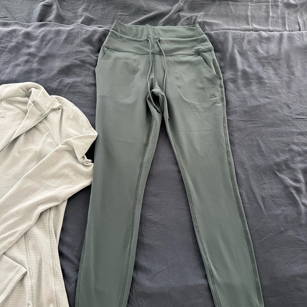 Avalanche Sage Green Performance Leggings with Drawstring Waist